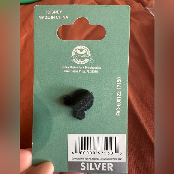 Disney Trading Pin-Holiday Mickey & Minnie Kissing Ice Skating - Picture 3 of 3